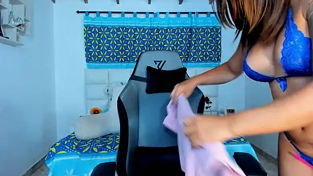 shadia-orozco online show from 02/21/25, 07:45