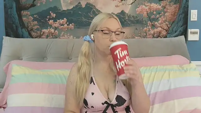 SaraBearXo online show from 10/03/25, 12:13