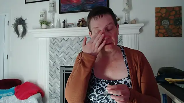 AuroraWillows online show from 04/21/26, 01:42