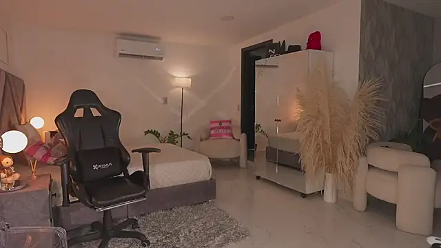 Snapshot of KateOwens chatting on 01/05/26, 05:27 KateOwens online show from 01/05/26, 05:27