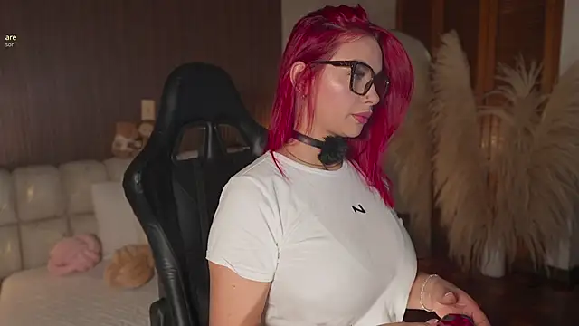 Snapshot of KateOwens chatting on 05/11/26, 10:43 KateOwens online show from 05/11/26, 10:43