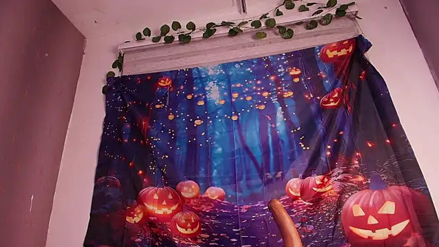 zzoe  online show from 10/19/25, 03:07