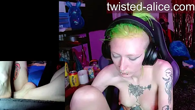 alicewonder09 online show from 04/18/26, 07:23