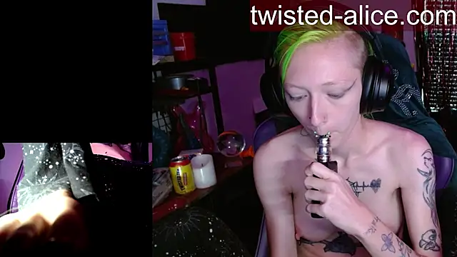 alicewonder09 online show from 04/28/26, 07:30