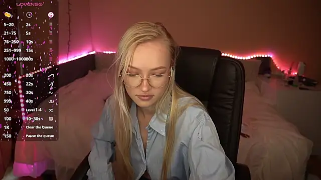 AmandaFiree online show from 09/28/25, 10:31