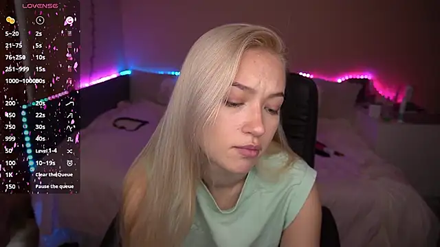 AmandaFiree online show from 10/05/25, 05:17