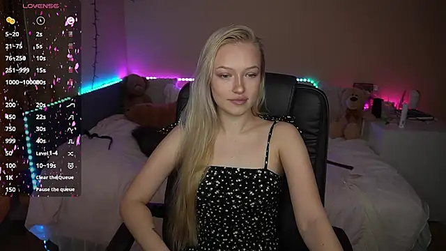 AmandaFiree online show from 10/12/25, 06:23