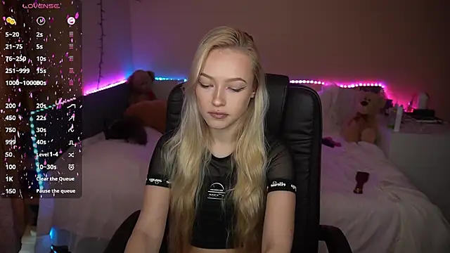 AmandaFiree online show from 10/19/25, 06:47