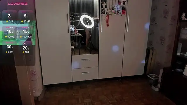 t0riayun0 online show from 11/29/25, 12:57