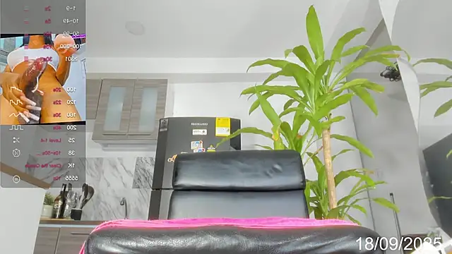 Rose Dowson22 online show from 09/18/25, 10:23