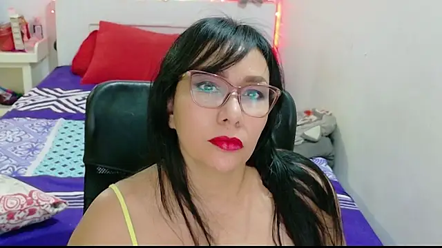 Snapshot of hottplay chatting on 05/17/26, 07:43 hottplay online show from 05/17/26, 07:43