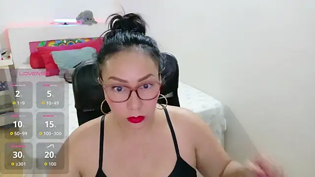 Snapshot of hottplay chatting on 05/22/26, 09:53 hottplay online show from 05/22/26, 09:53