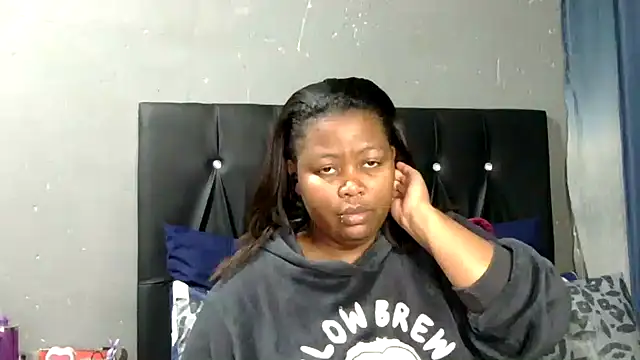 Snapshot of caramelbooty69 chatting on 07/06/26, 02:25 caramelbooty69 online show from 07/06/26, 02:25