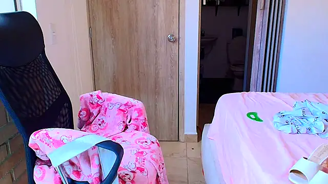 sara2520 online show from 12/13/25, 08:58