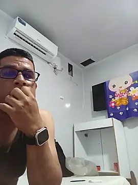 Snapshot of El-reyleon chatting on 05/28/26, 01:03 El-reyleon online show from 05/28/26, 01:03