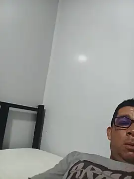 Snapshot of El-reyleon chatting on 06/06/26, 04:12 El-reyleon online show from 06/06/26, 04:12