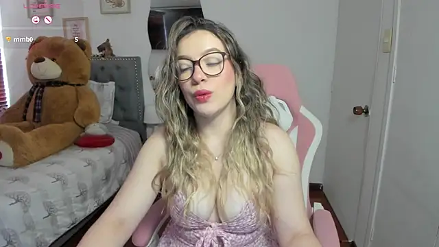 Snapshot of samysweet_8 chatting on 06/01/26, 01:57 samysweet 8 online show from 06/01/26, 01:57