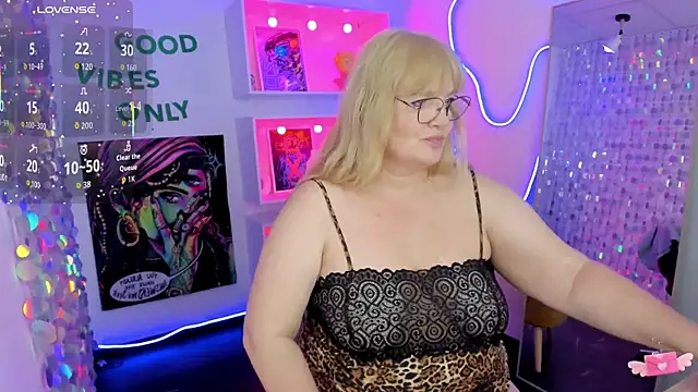 NicoleKind online show from 07/15/26, 05:23