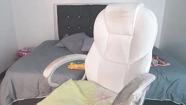 selena yourmilf online show from 09/17/25, 05:03