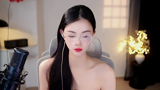 Snapshot of Ocean--Lili chatting on 07/13/26, 02:20 Ocean--Lili online show from 07/13/26, 02:20