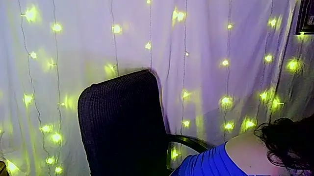 Snapshot of Victoria_Marks chatting on 10/19/25, 03:23 Victoria Marks online show from 10/19/25, 03:23