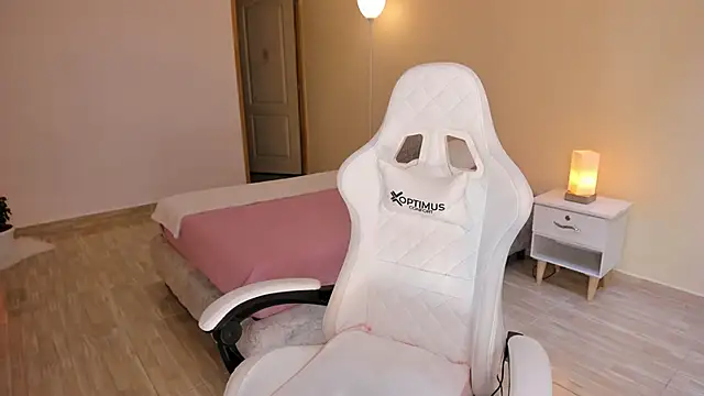 Snapshot of carleee_winter chatting on 03/05/25, 02:03 carleee winter online show from 03/05/25, 02:03