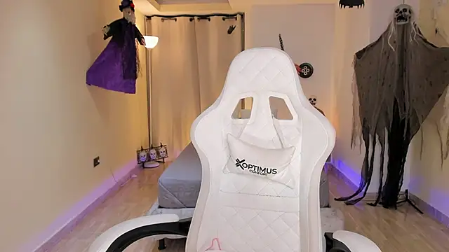 Snapshot of carleee_winter chatting on 10/16/25, 01:28 carleee winter online show from 10/16/25, 01:28