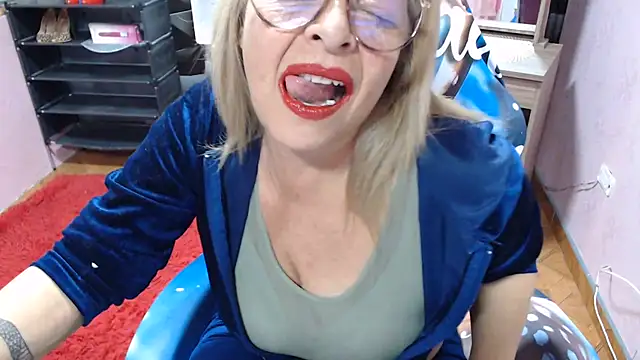 Snapshot of marinadenoche chatting on 06/06/26, 12:38 marinadenoche online show from 06/06/26, 12:38