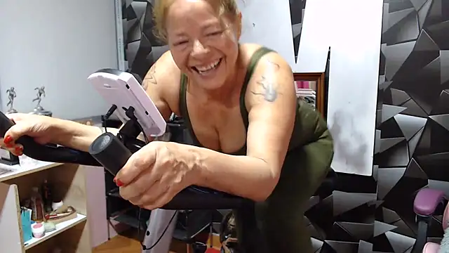 Snapshot of marinadenoche chatting on 06/23/26, 01:36 marinadenoche online show from 06/23/26, 01:36