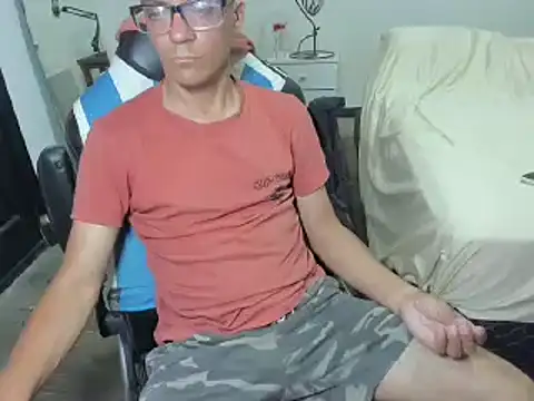 Snapshot of guachin_hunk chatting on 12/23/24, 04:22 guachin hunk online show from 12/23/24, 04:22