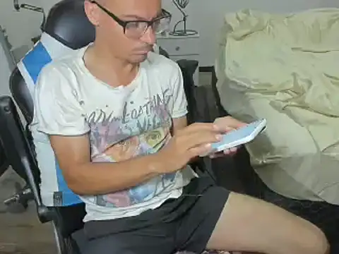 Snapshot of guachin_hunk chatting on 12/26/24, 04:32 guachin hunk online show from 12/26/24, 04:32