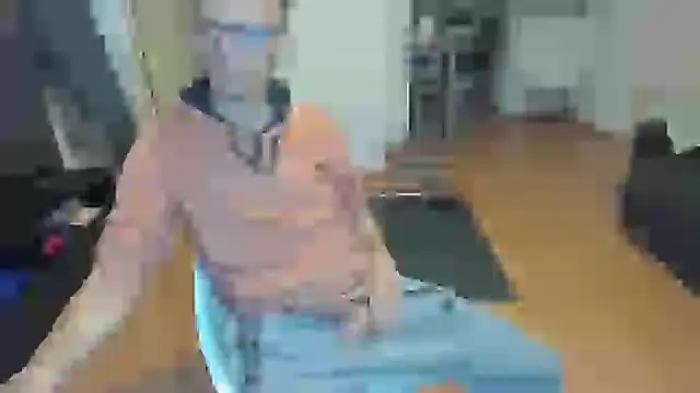 Snapshot of guachin_hunk chatting on 09/16/25, 04:02 guachin hunk online show from 09/16/25, 04:02