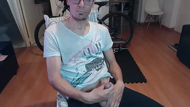 Snapshot of guachin_hunk chatting on 09/22/25, 03:30 guachin hunk online show from 09/22/25, 03:30