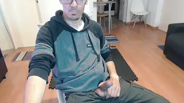 Snapshot of guachin_hunk chatting on 09/27/25, 12:15 guachin hunk online show from 09/27/25, 12:15