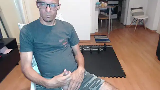 Snapshot of guachin_hunk chatting on 10/16/25, 03:51 guachin hunk online show from 10/16/25, 03:51