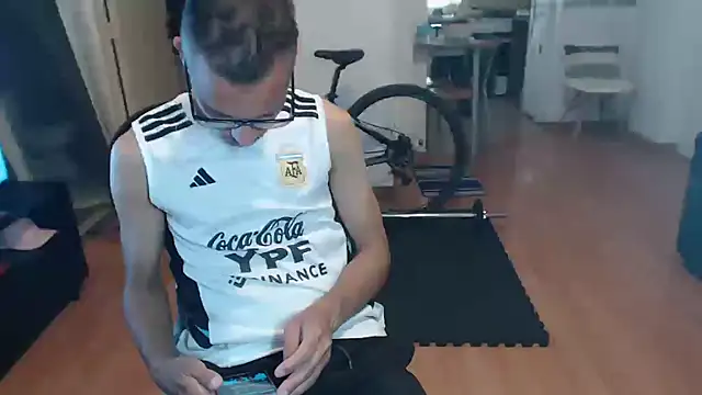 Snapshot of guachin_hunk chatting on 11/01/25, 02:08 guachin hunk online show from 11/01/25, 02:08