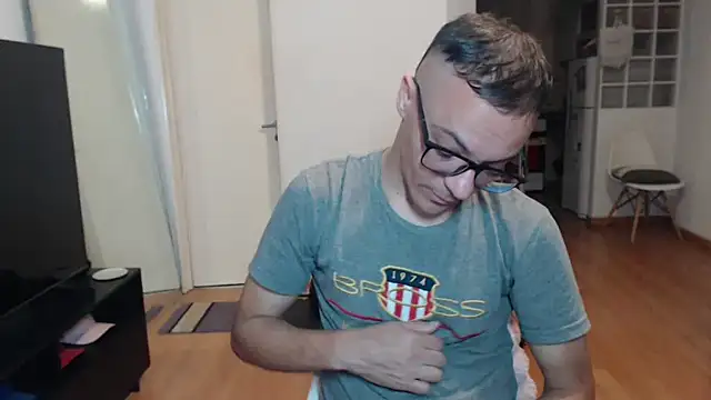 Snapshot of guachin_hunk chatting on 05/14/26, 03:24 guachin hunk online show from 05/14/26, 03:24