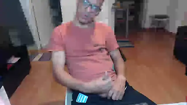Snapshot of guachin_hunk chatting on 05/20/26, 03:24 guachin hunk online show from 05/20/26, 03:24