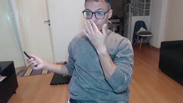 Snapshot of guachin_hunk chatting on 06/03/26, 02:03 guachin hunk online show from 06/03/26, 02:03