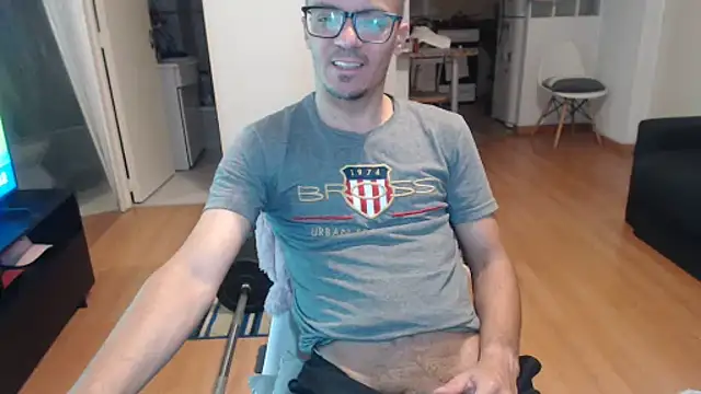 Snapshot of guachin_hunk chatting on 06/04/26, 03:23 guachin hunk online show from 06/04/26, 03:23