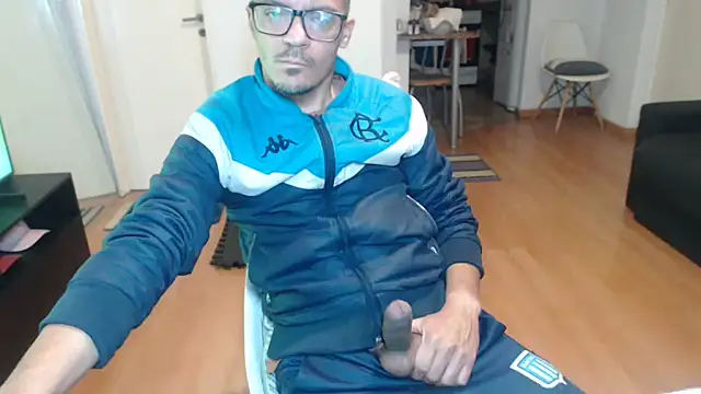 Snapshot of guachin_hunk chatting on 06/14/26, 04:47 guachin hunk online show from 06/14/26, 04:47