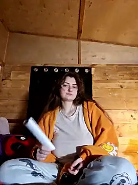 Snapshot of Snowbunnycake_131 chatting on 12/03/24, 03:52 Snowbunnycake 131 online show from 12/03/24, 03:52