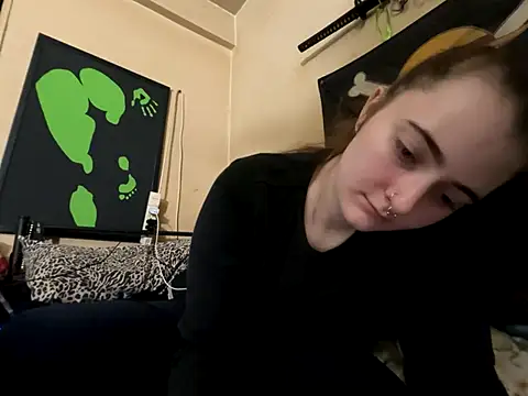 Snapshot of Snowbunnycake_131 chatting on 09/09/25, 03:39 Snowbunnycake 131 online show from 09/09/25, 03:39