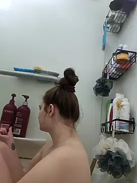 Snapshot of Snowbunnycake_131 chatting on 09/19/25, 06:04 Snowbunnycake 131 online show from 09/19/25, 06:04