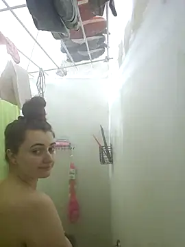 Snapshot of Snowbunnycake_131 chatting on 10/14/25, 12:17 Snowbunnycake 131 online show from 10/14/25, 12:17