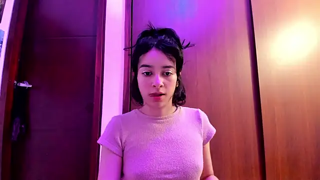 Snapshot of _Lunnaa_ chatting on 12/21/24, 05:25  Lunnaa  online show from 12/21/24, 05:25