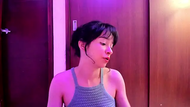 Snapshot of _Lunnaa_ chatting on 03/02/25, 02:19  Lunnaa  online show from 03/02/25, 02:19