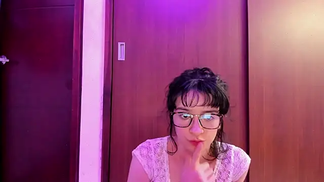 Snapshot of _Lunnaa_ chatting on 03/15/25, 04:13  Lunnaa  online show from 03/15/25, 04:13