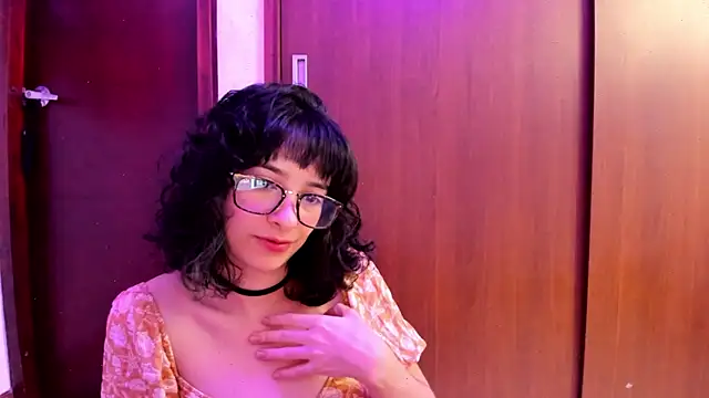 Snapshot of _Lunnaa_ chatting on 03/23/25, 04:05  Lunnaa  online show from 03/23/25, 04:05