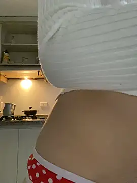 Snapshot of _Lunnaa_ chatting on 05/15/26, 10:50 Lunnaa online show from 05/15/26, 10:50